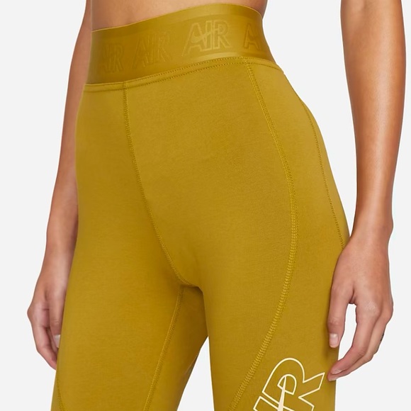 Nike Air
Women's High-Waisted Graphic Leggings - Picture 4 of 6